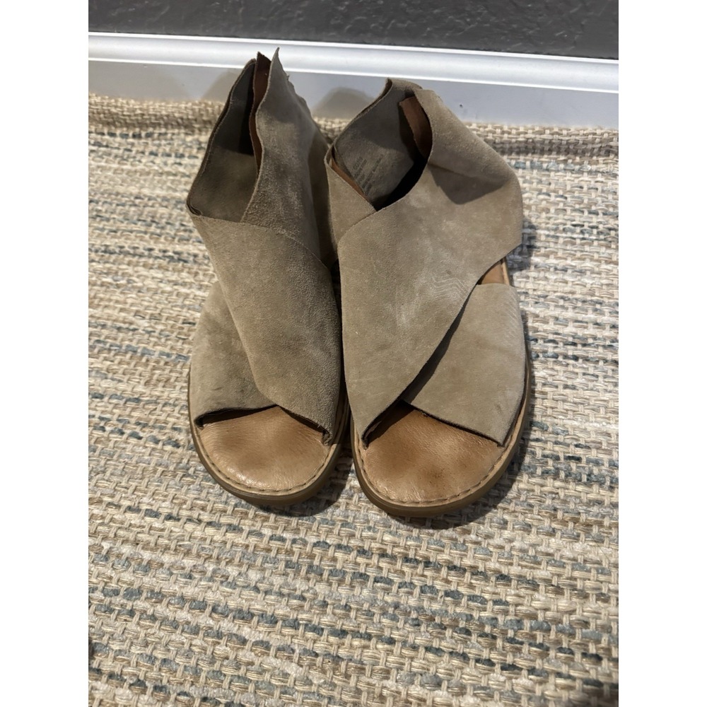 Born Iwa Leather Sandals 10 Tan